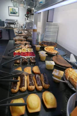Photo du buffet des desserts
